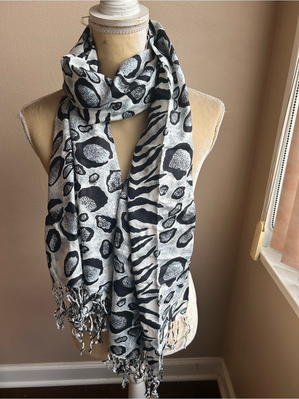 New Womens Animal Print Scarf Shawl Fringed 5002-3102